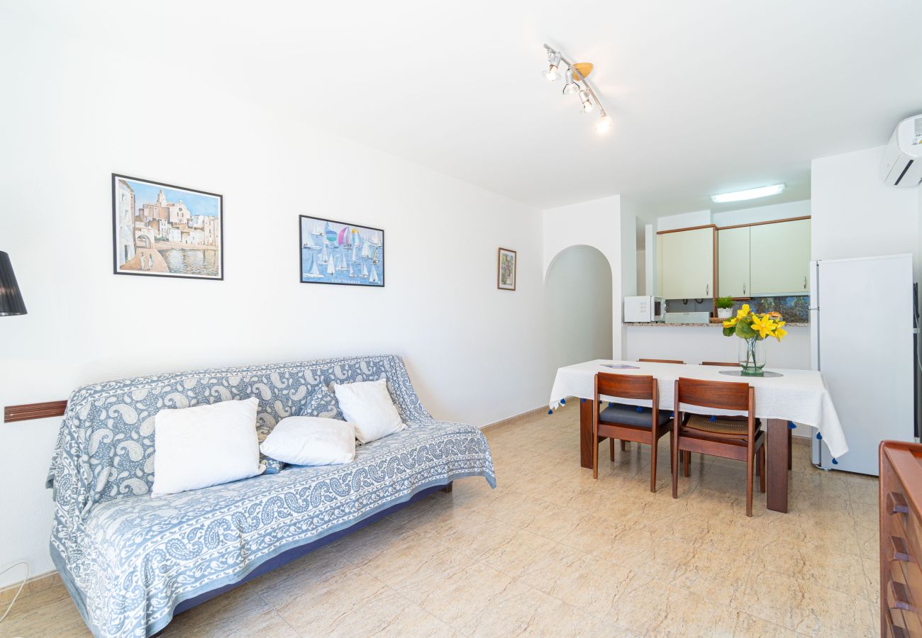 Ferienwohnung in Empuriabrava - 0088-MIRABLAU Ferienwohnung mit seitlichem Blick auf den Strand