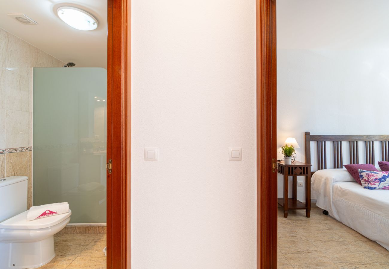 Ferienwohnung in Empuriabrava - 0088-MIRABLAU Ferienwohnung mit seitlichem Blick auf den Strand