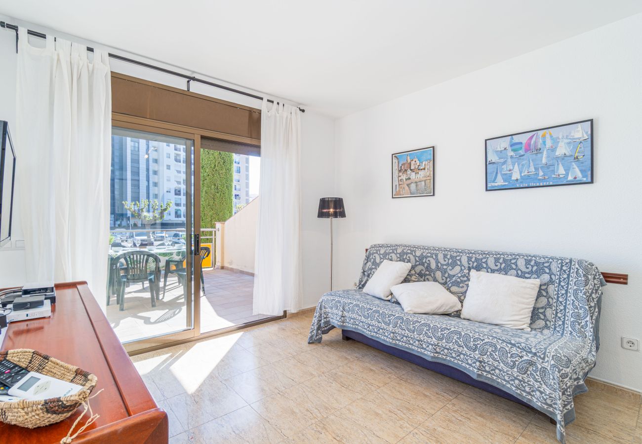 Ferienwohnung in Empuriabrava - 0088-MIRABLAU Ferienwohnung mit seitlichem Blick auf den Strand