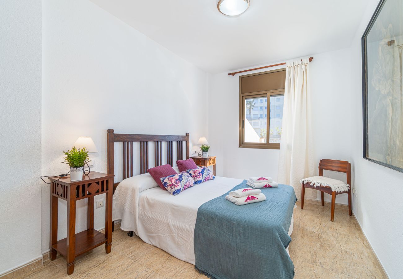 Ferienwohnung in Empuriabrava - 0088-MIRABLAU Ferienwohnung mit seitlichem Blick auf den Strand