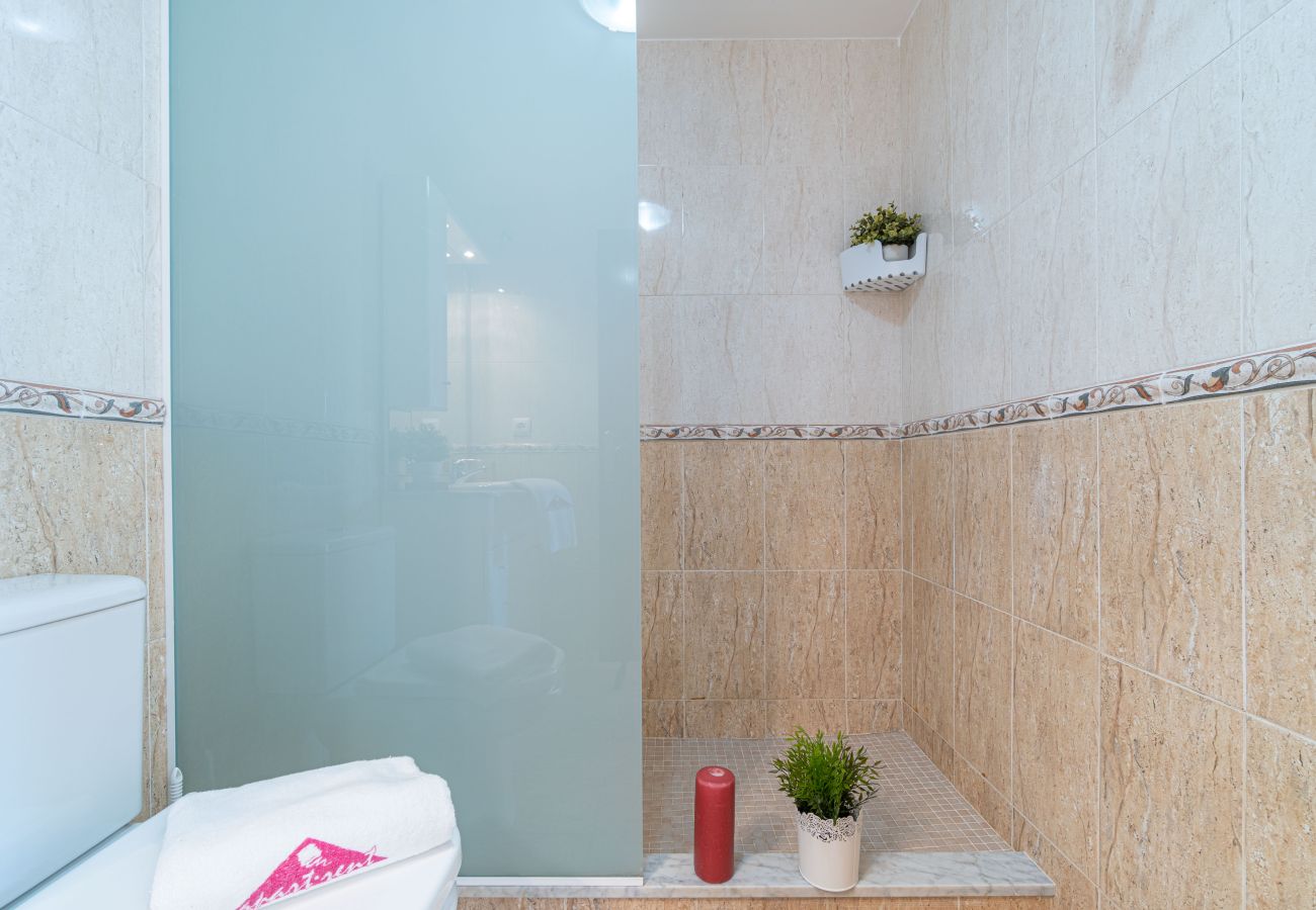 Ferienwohnung in Empuriabrava - 0088-MIRABLAU Ferienwohnung mit seitlichem Blick auf den Strand