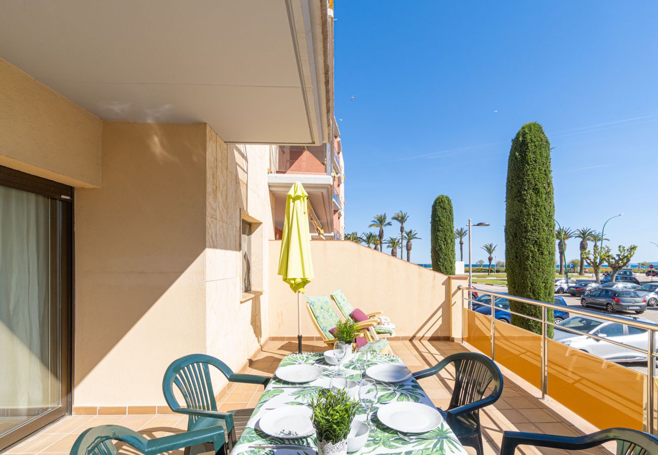 Ferienwohnung in Empuriabrava - 0088-MIRABLAU Ferienwohnung mit seitlichem Blick auf den Strand