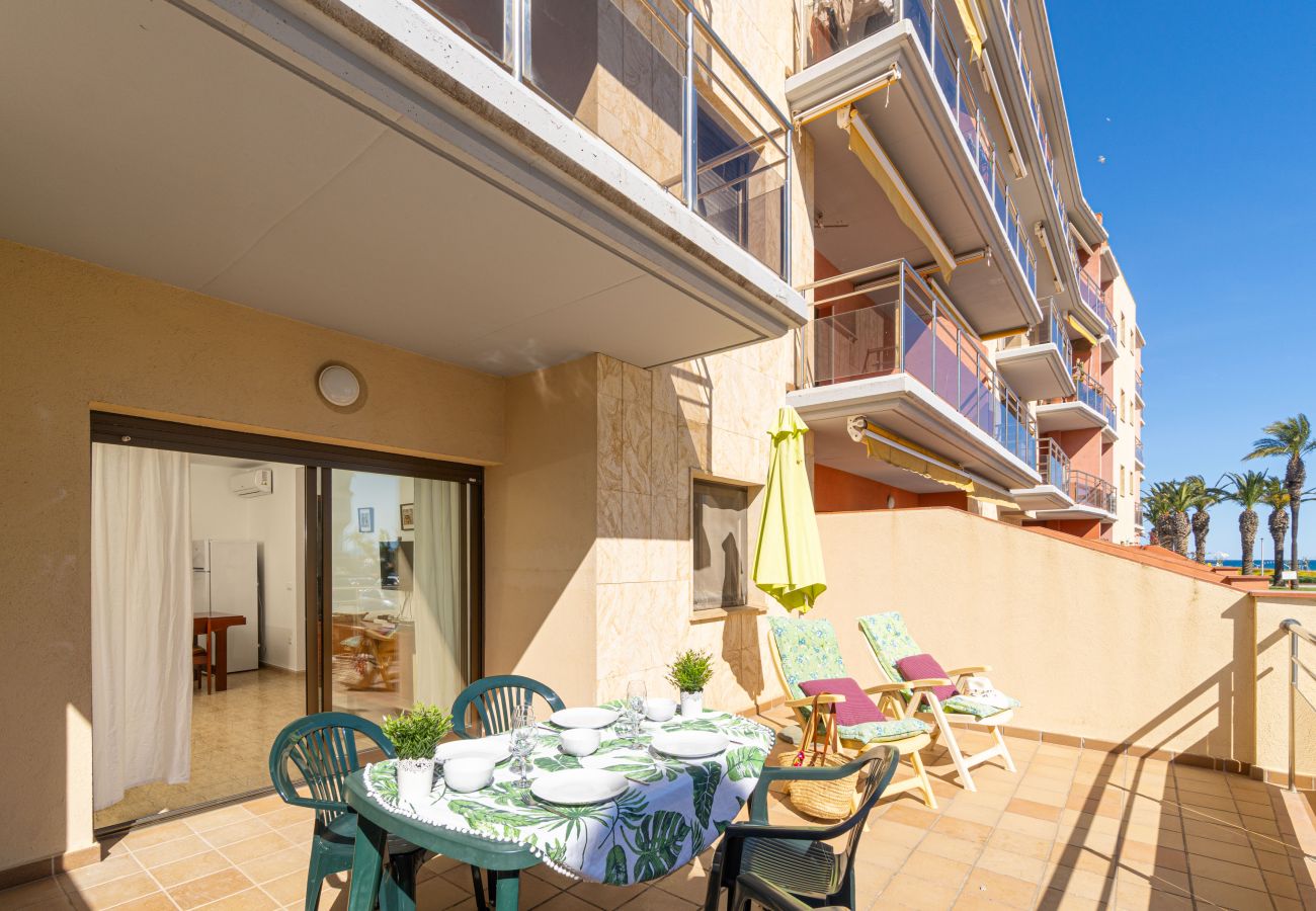Ferienwohnung in Empuriabrava - 0088-MIRABLAU Ferienwohnung mit seitlichem Blick auf den Strand