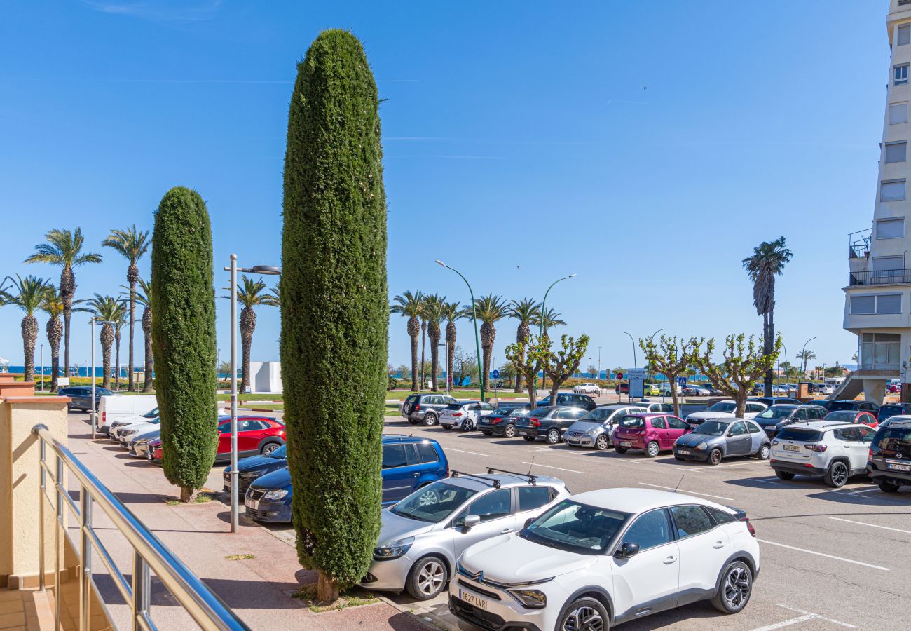 Ferienwohnung in Empuriabrava - 0088-MIRABLAU Ferienwohnung mit seitlichem Blick auf den Strand