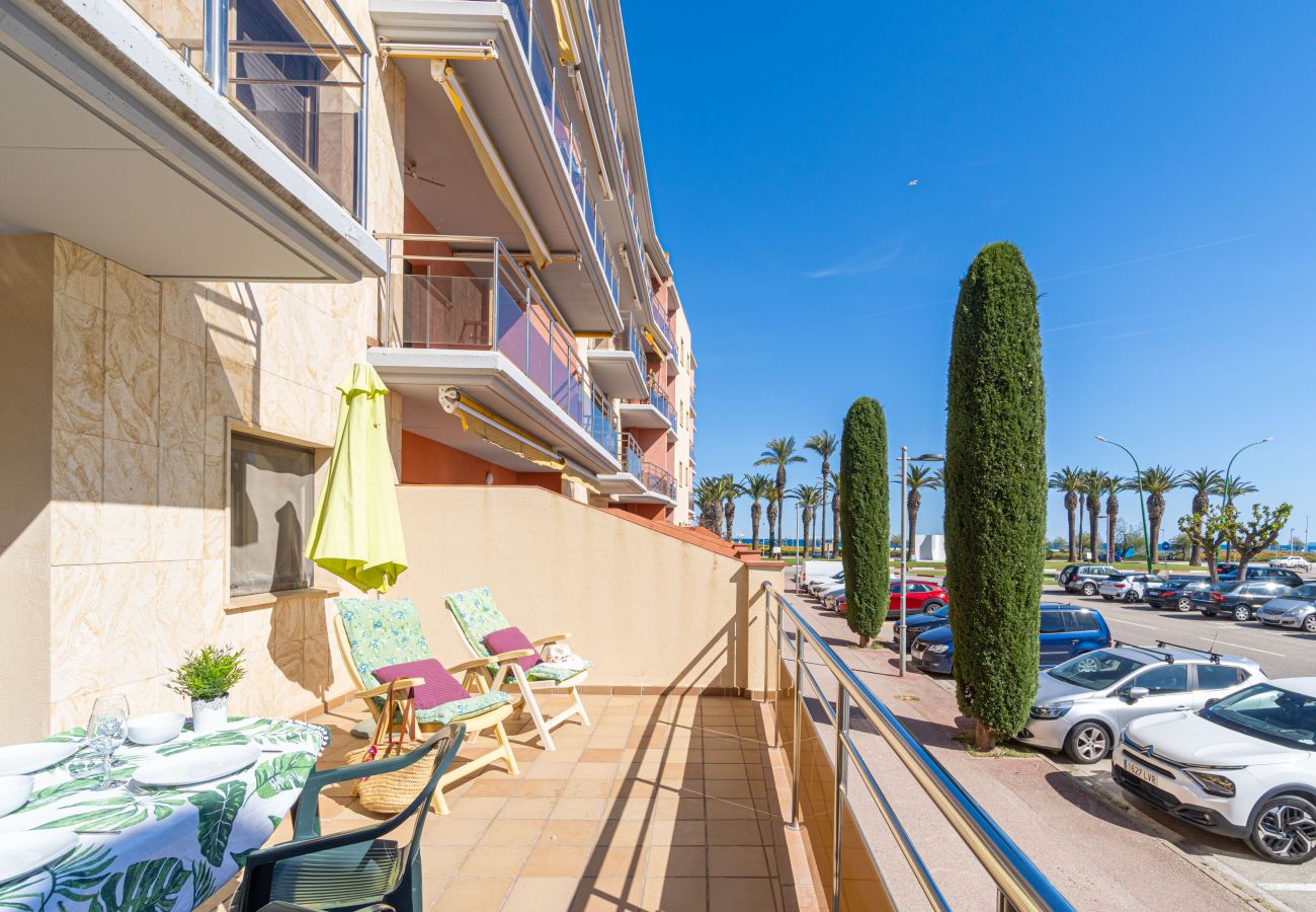 Ferienwohnung in Empuriabrava - 0088-MIRABLAU Ferienwohnung mit seitlichem Blick auf den Strand