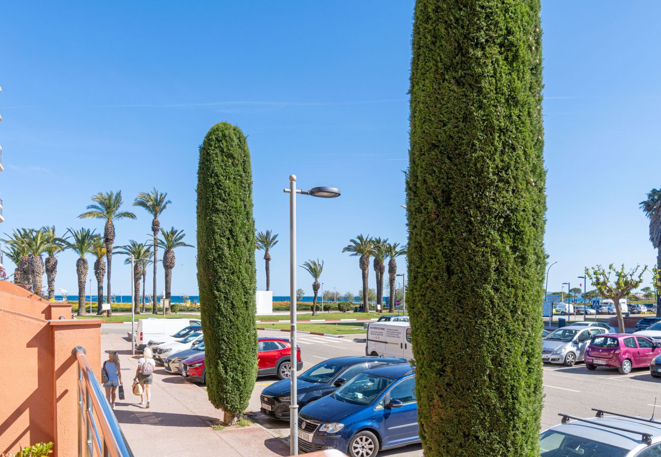 Ferienwohnung in Empuriabrava - 0088-MIRABLAU Ferienwohnung mit seitlichem Blick auf den Strand
