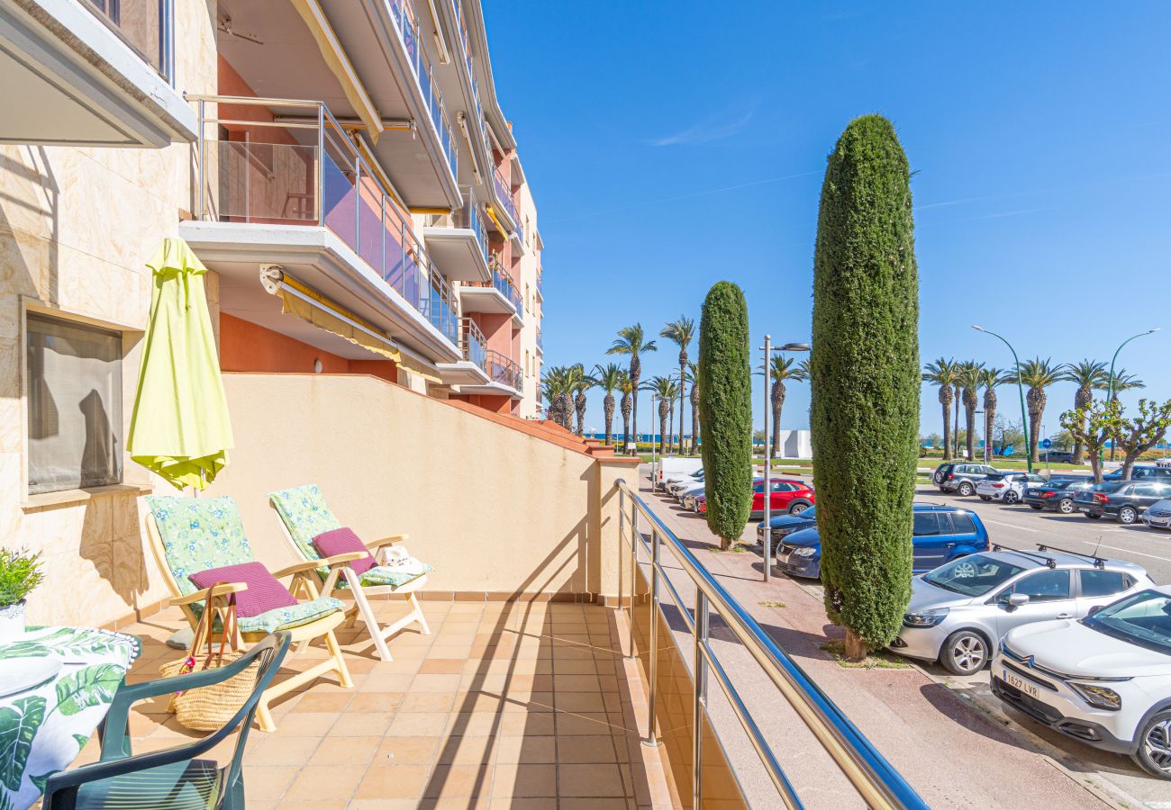 Ferienwohnung in Empuriabrava - 0088-MIRABLAU Ferienwohnung mit seitlichem Blick auf den Strand