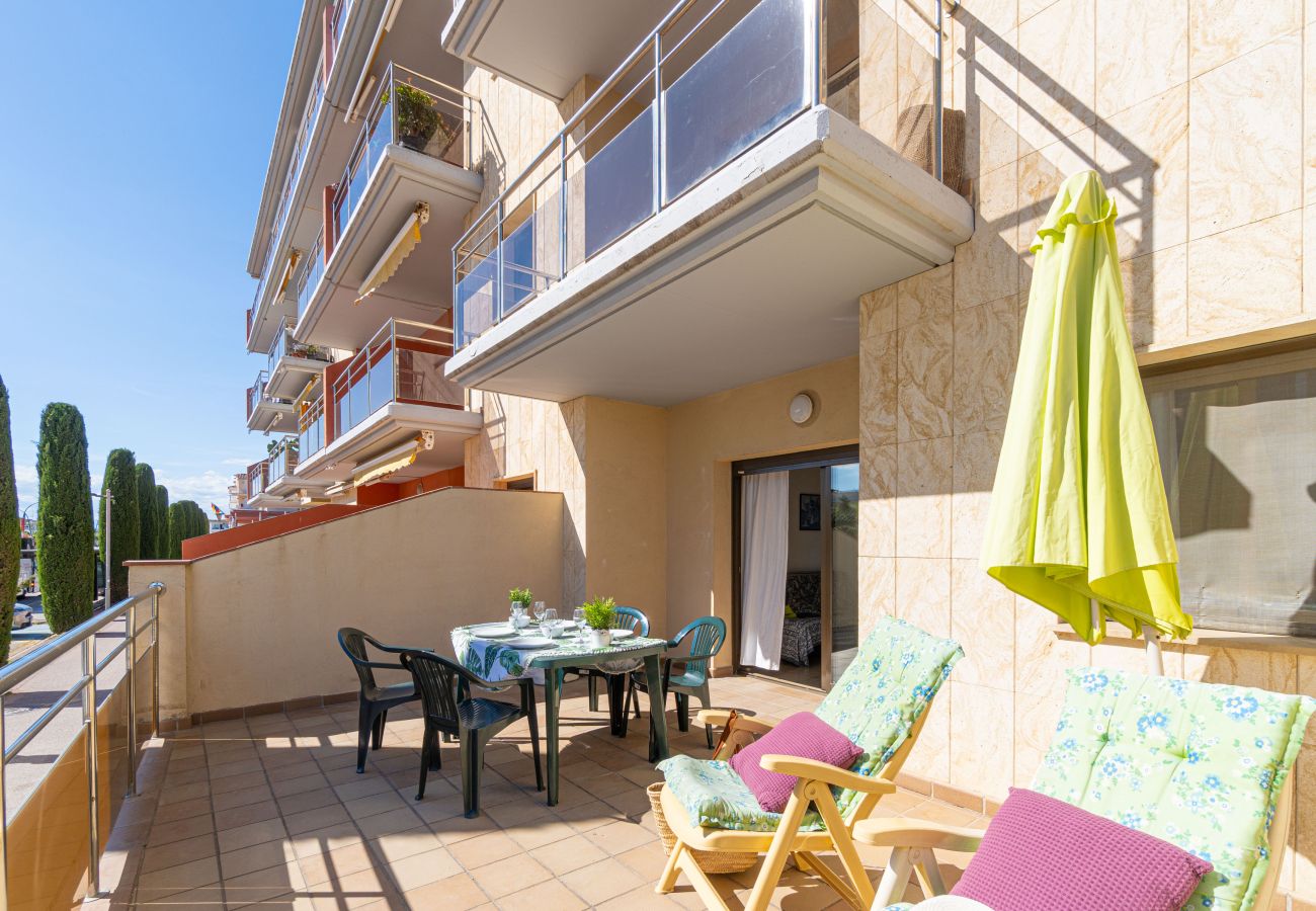 Ferienwohnung in Empuriabrava - 0088-MIRABLAU Ferienwohnung mit seitlichem Blick auf den Strand