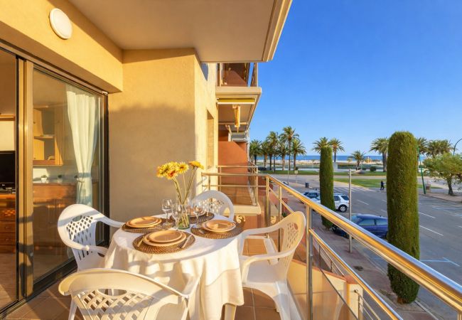 Ferienwohnung in Empuriabrava - 0089-MIRABLAU Ferienwohnung mit seitlichem Blick auf den Strand