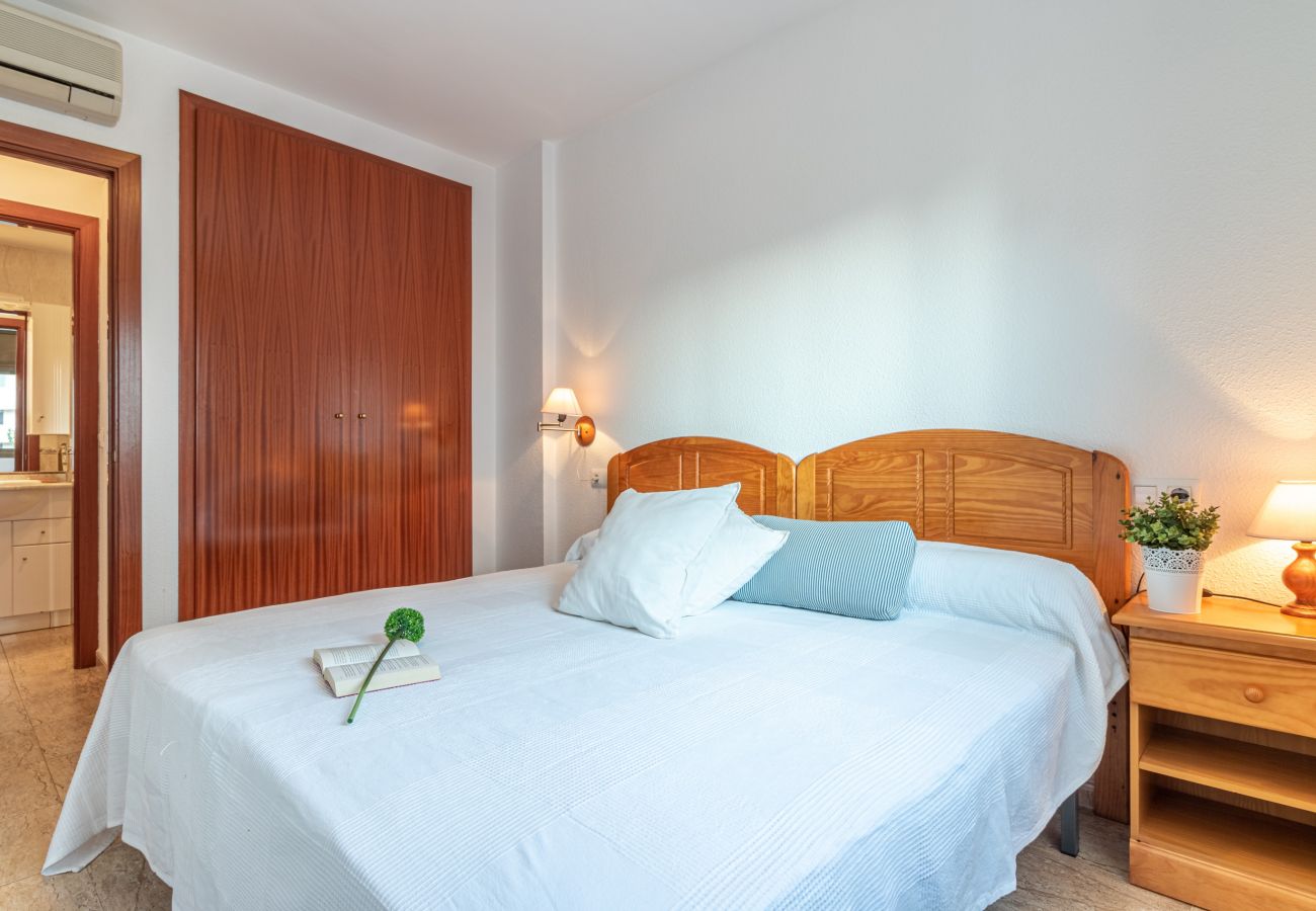 Ferienwohnung in Empuriabrava - 0089-MIRABLAU Ferienwohnung mit seitlichem Blick auf den Strand