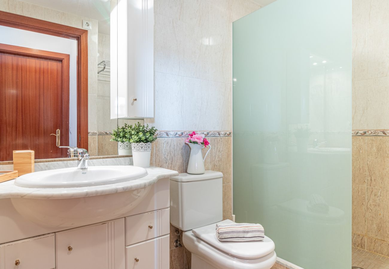 Ferienwohnung in Empuriabrava - 0089-MIRABLAU Ferienwohnung mit seitlichem Blick auf den Strand