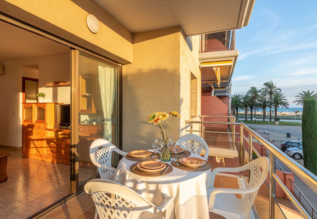 Ferienwohnung in Empuriabrava - 0089-MIRABLAU Ferienwohnung mit seitlichem Blick auf den Strand