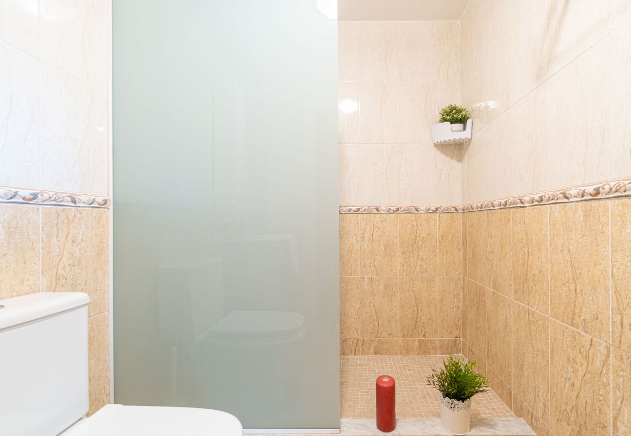 Ferienwohnung in Empuriabrava - 0089-MIRABLAU Ferienwohnung mit seitlichem Blick auf den Strand