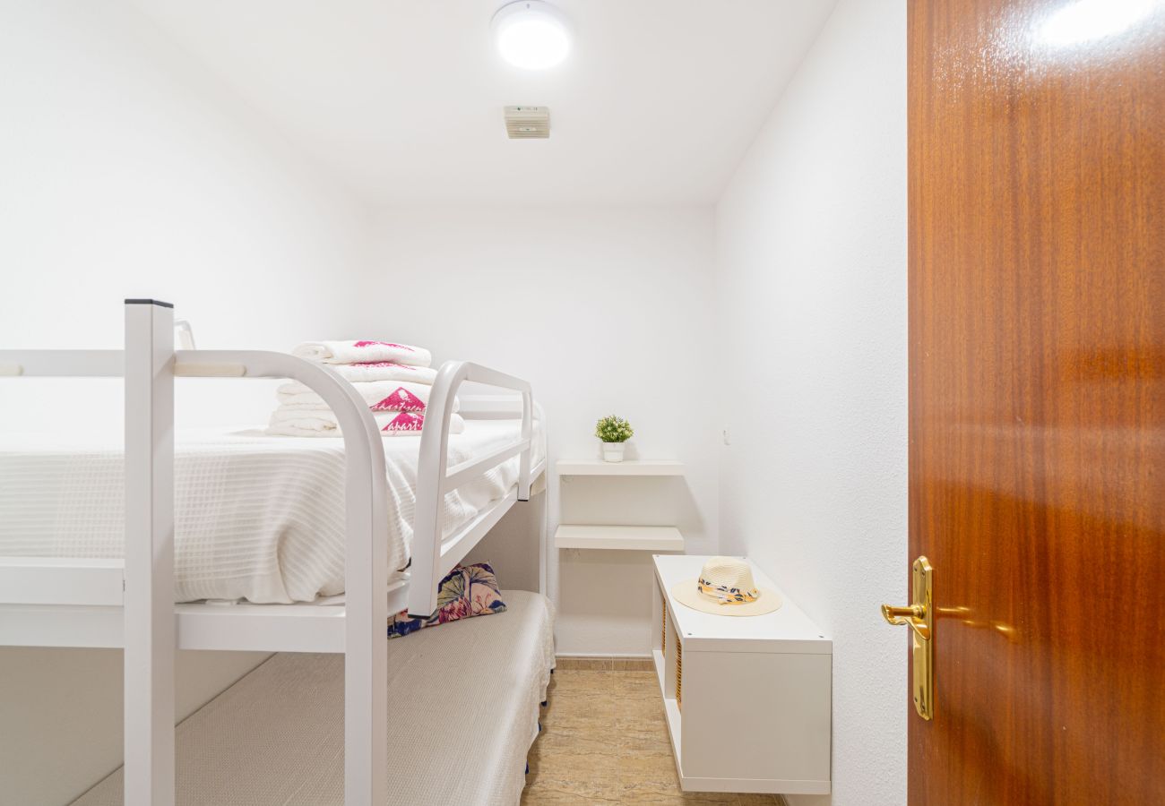 Ferienwohnung in Empuriabrava - 0089-MIRABLAU Ferienwohnung mit seitlichem Blick auf den Strand