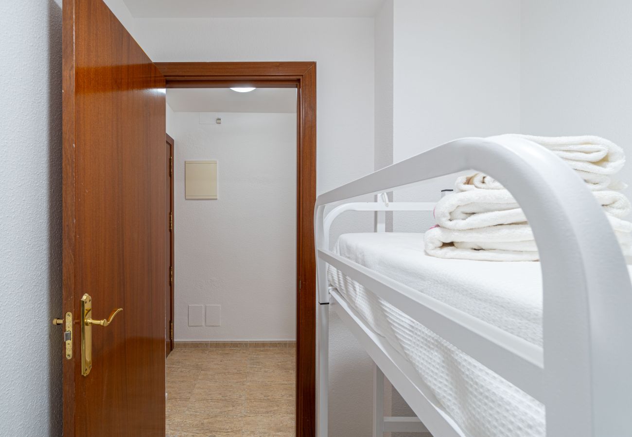 Ferienwohnung in Empuriabrava - 0089-MIRABLAU Ferienwohnung mit seitlichem Blick auf den Strand