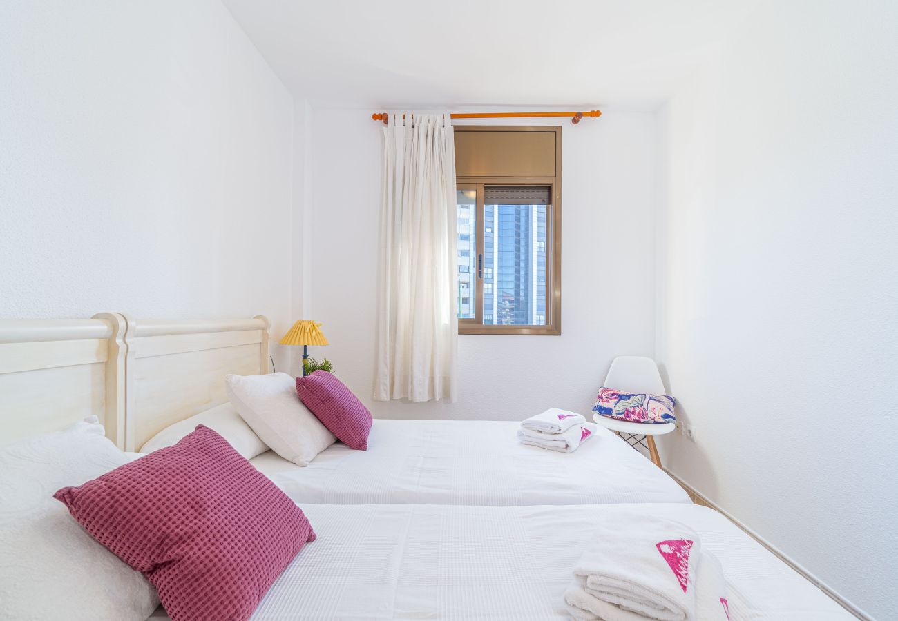 Ferienwohnung in Empuriabrava - 0089-MIRABLAU Ferienwohnung mit seitlichem Blick auf den Strand