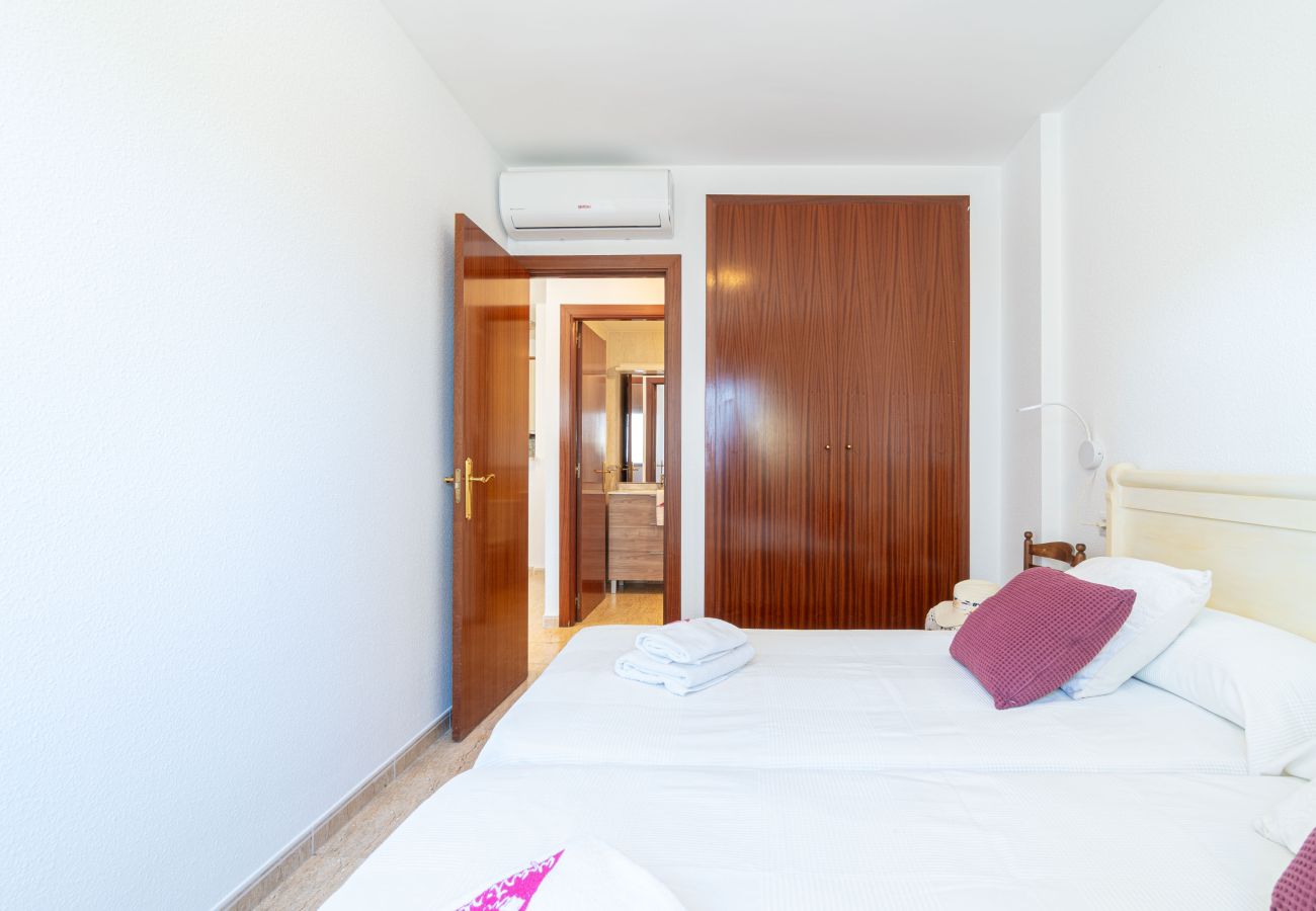 Ferienwohnung in Empuriabrava - 0089-MIRABLAU Ferienwohnung mit seitlichem Blick auf den Strand