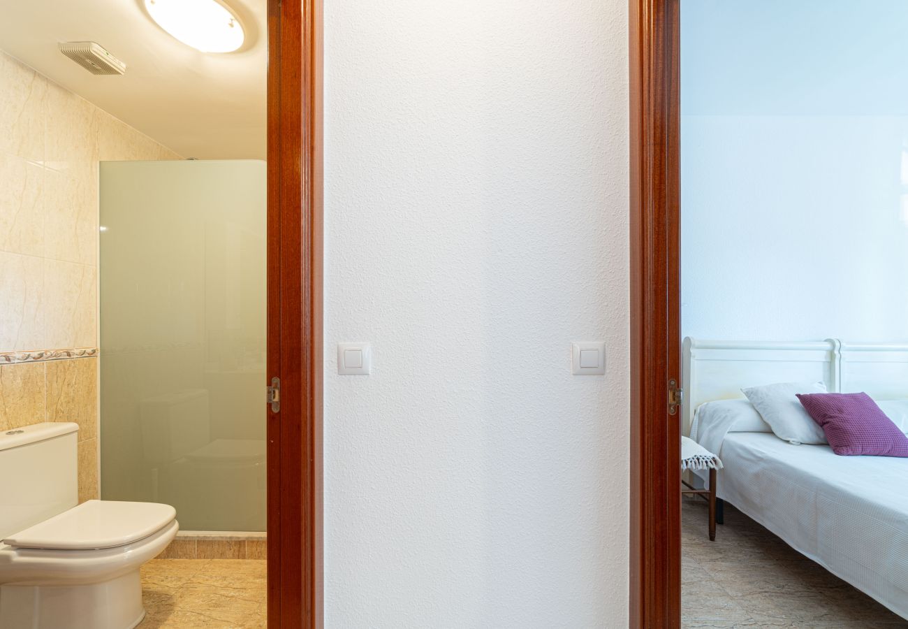 Ferienwohnung in Empuriabrava - 0089-MIRABLAU Ferienwohnung mit seitlichem Blick auf den Strand