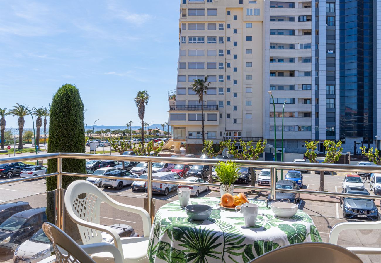 Ferienwohnung in Empuriabrava - 0089-MIRABLAU Ferienwohnung mit seitlichem Blick auf den Strand