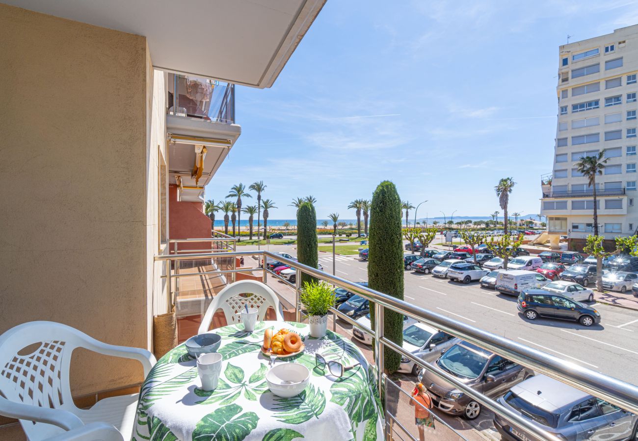 Ferienwohnung in Empuriabrava - 0089-MIRABLAU Ferienwohnung mit seitlichem Blick auf den Strand
