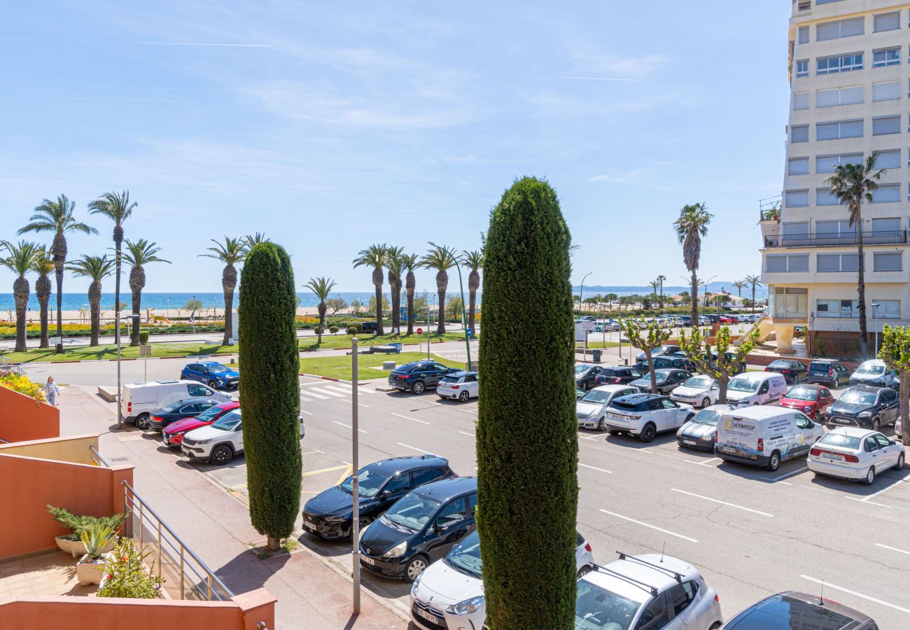 Ferienwohnung in Empuriabrava - 0089-MIRABLAU Ferienwohnung mit seitlichem Blick auf den Strand