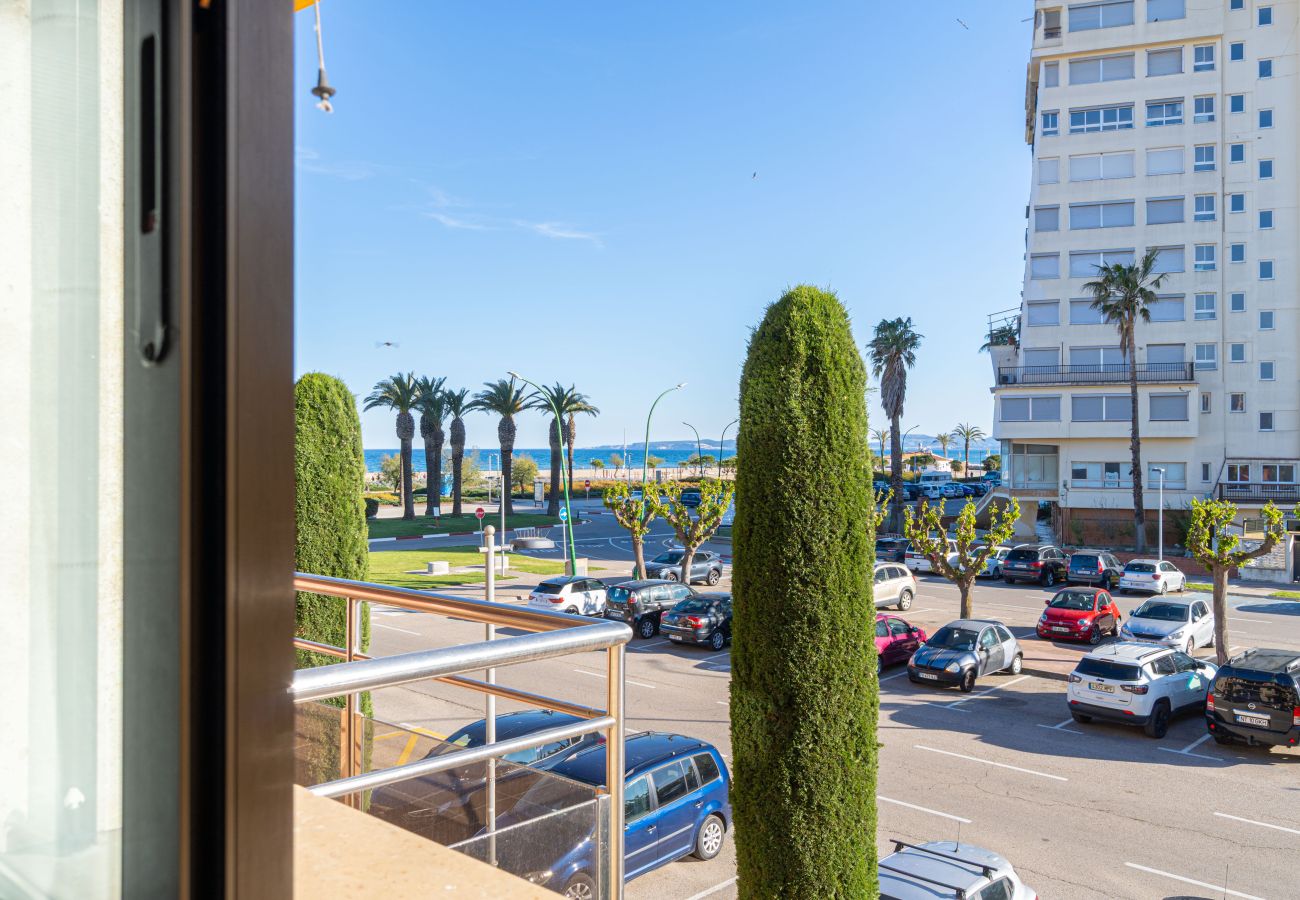 Ferienwohnung in Empuriabrava - 0089-MIRABLAU Ferienwohnung mit seitlichem Blick auf den Strand