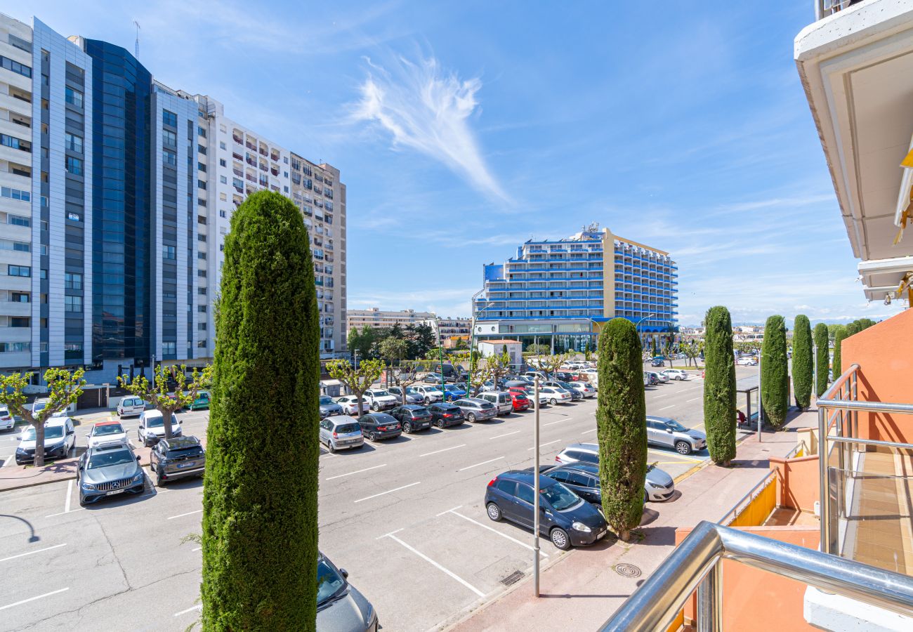 Ferienwohnung in Empuriabrava - 0089-MIRABLAU Ferienwohnung mit seitlichem Blick auf den Strand