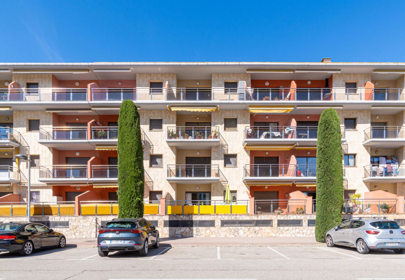 Ferienwohnung in Empuriabrava - 0089-MIRABLAU Ferienwohnung mit seitlichem Blick auf den Strand