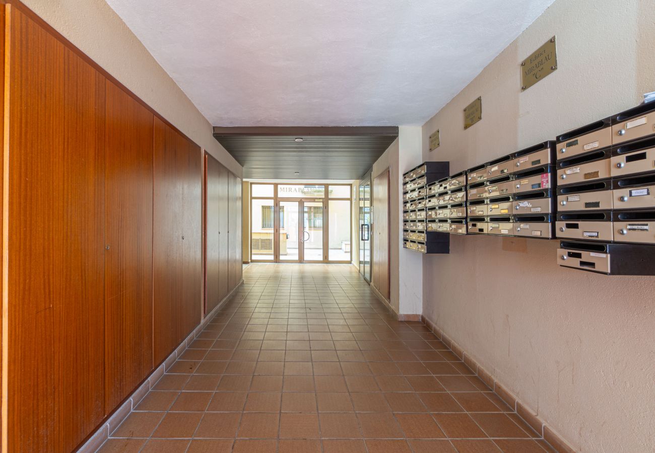 Ferienwohnung in Empuriabrava - 0089-MIRABLAU Ferienwohnung mit seitlichem Blick auf den Strand