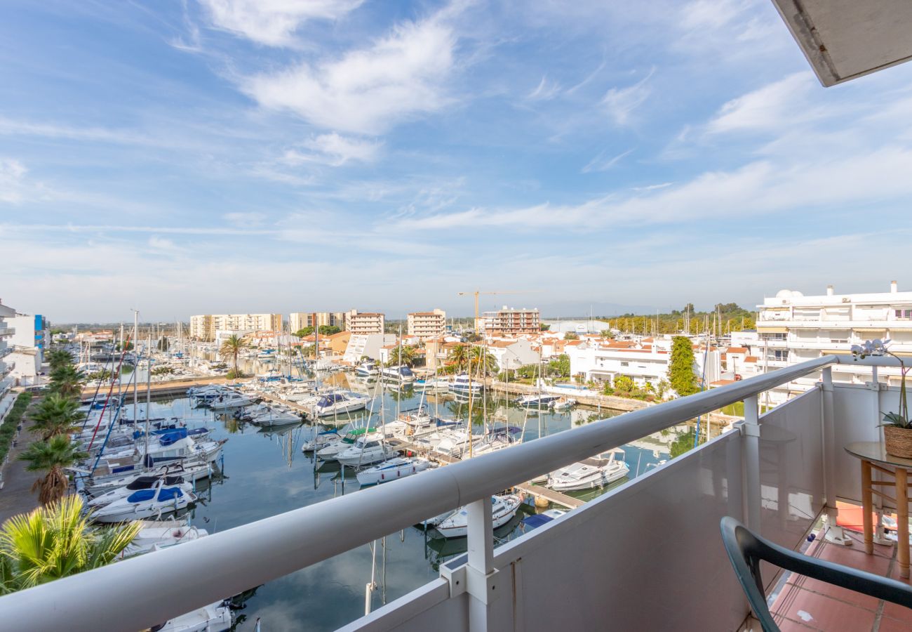 Ferienwohnung in Rosas / Roses - 2005-PORT CANIGO Appartment mit Gemeinschaftspool und Kanalblick 