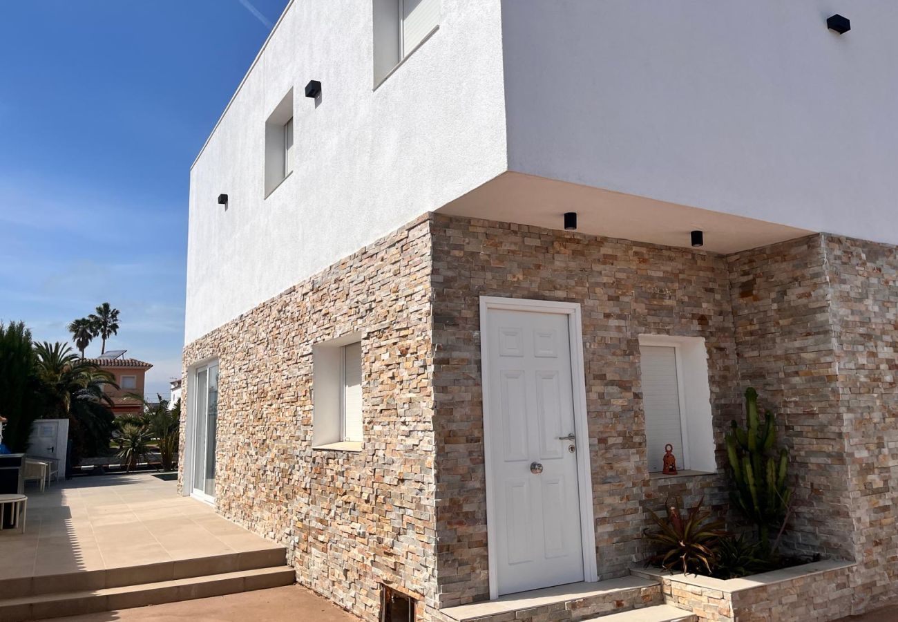 Villa in Empuriabrava - 0040-CAP RAS Haus am Kanal mit Pool und Liegeplatz