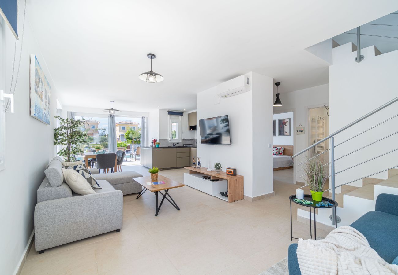 Villa in Empuriabrava - 0040-CAP RAS Haus am Kanal mit Pool und Liegeplatz