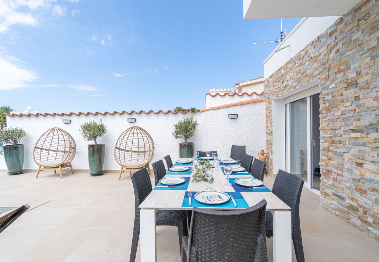 Villa in Empuriabrava - 0040-CAP RAS Haus am Kanal mit Pool und Liegeplatz