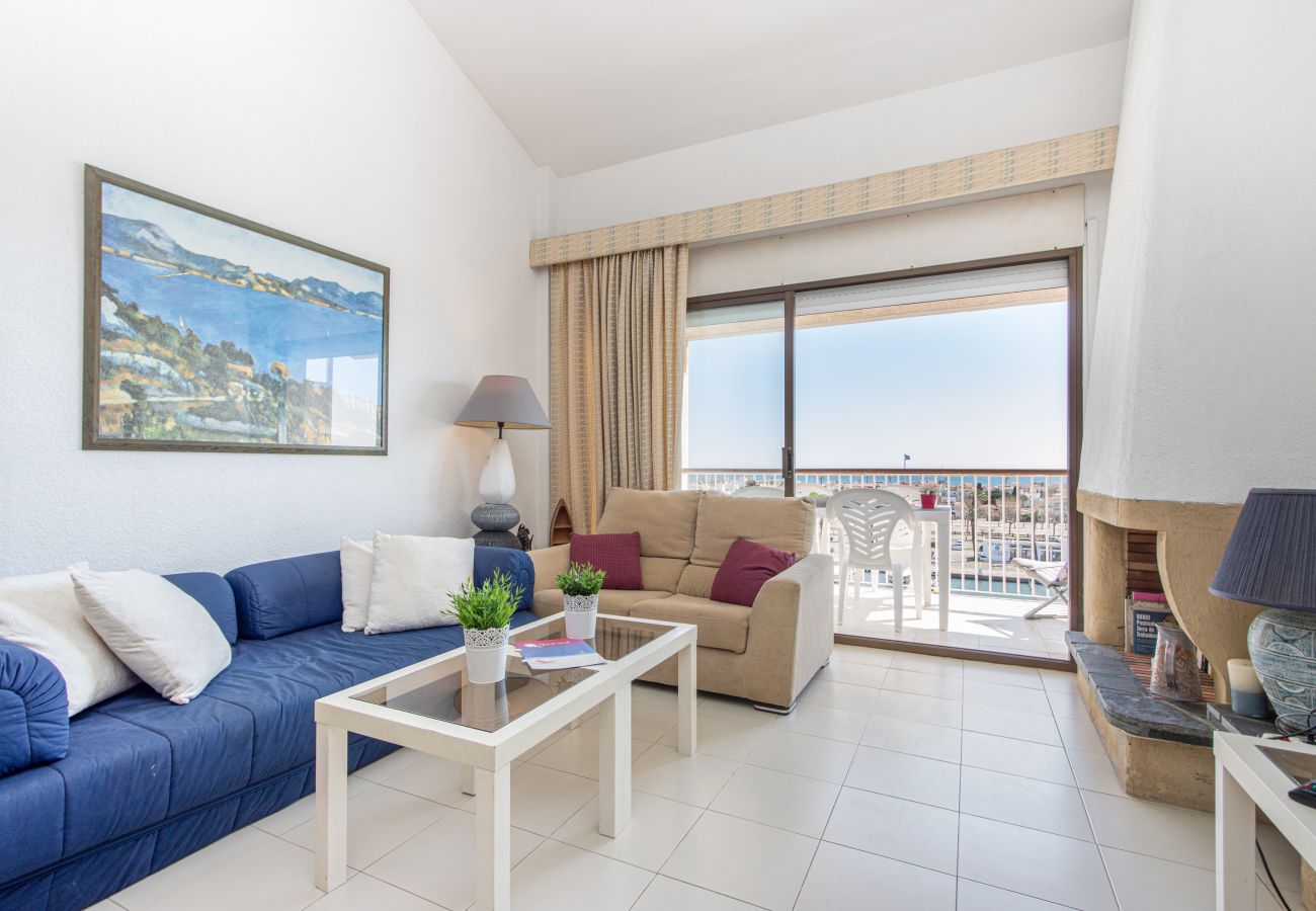 Apartment in Empuriabrava - 0161-PORT GREC Apartment with WIFI, canal and sea view