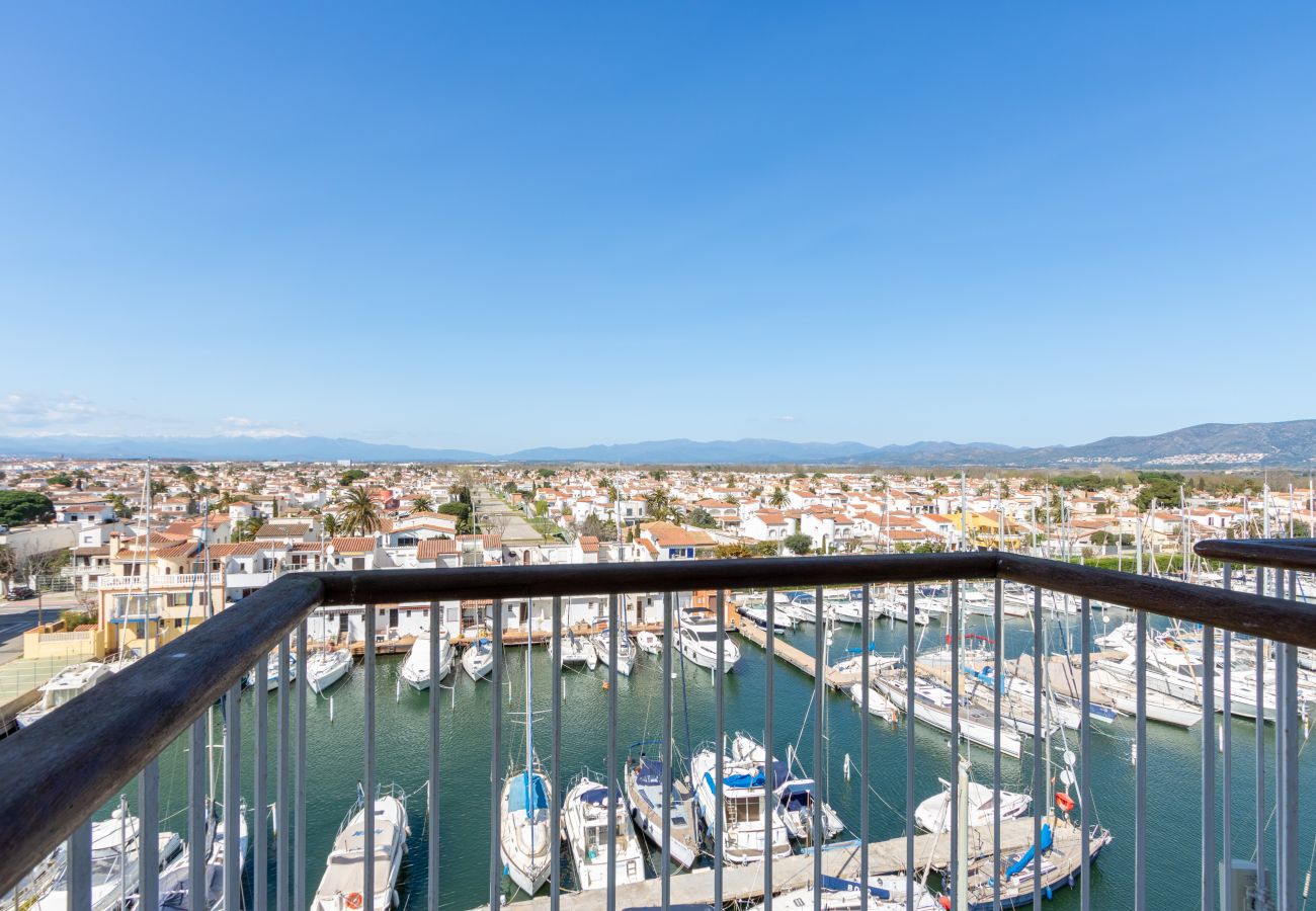 Apartment in Empuriabrava - 0161-PORT GREC Apartment with WIFI, canal and sea view