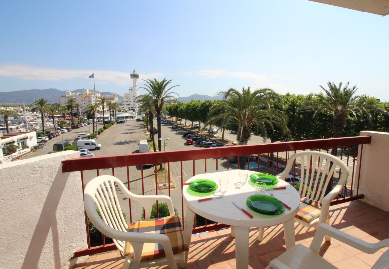 Apartment in Empuriabrava - 0136-NEREIDA Apartment with view on the harbour and mountains