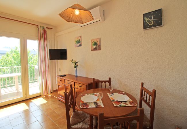 Studio in Empuriabrava - 0168-POBLAT TIPIC Studio near the beach Studio in Empuriabrava - 0168-POBLAT TIPIC Studio near the beach