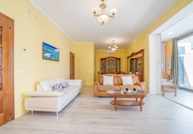 Villa in Empuriabrava - 0125-MONTGRI House with private pool and wifi Villa in Empuriabrava - 0125-MONTGRI House with private pool and wifi