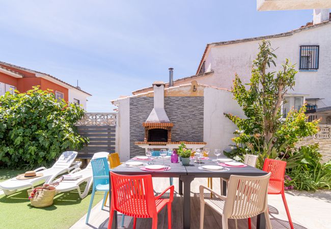 Villa in Empuriabrava - 0125-MONTGRI House with private pool and wifi Villa in Empuriabrava - 0125-MONTGRI House with private pool and wifi