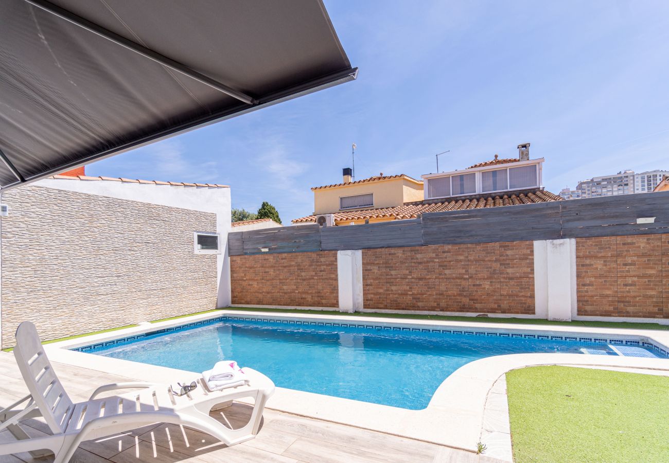 Villa in Empuriabrava - 0125-MONTGRI House with private pool and wifi