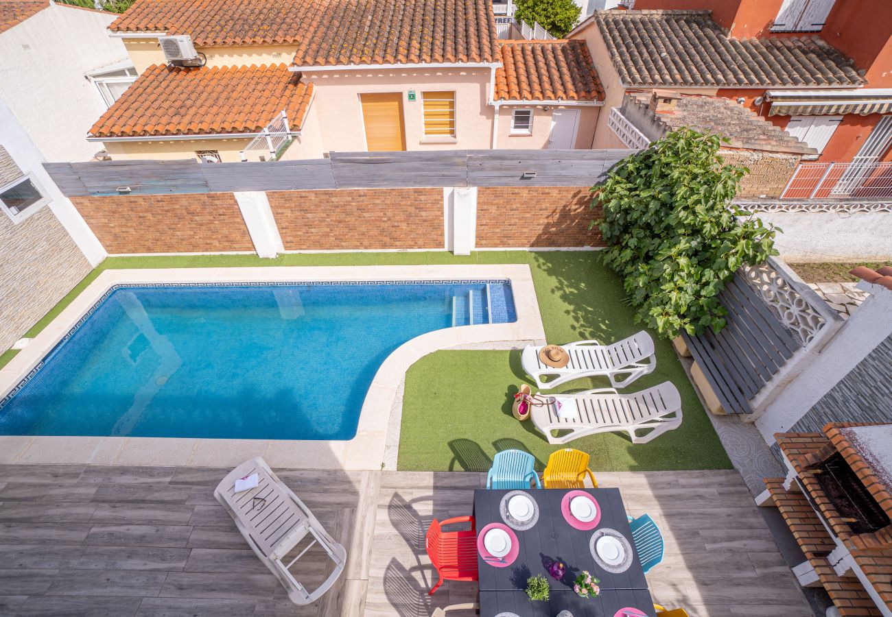 Villa in Empuriabrava - 0125-MONTGRI House with private pool and wifi