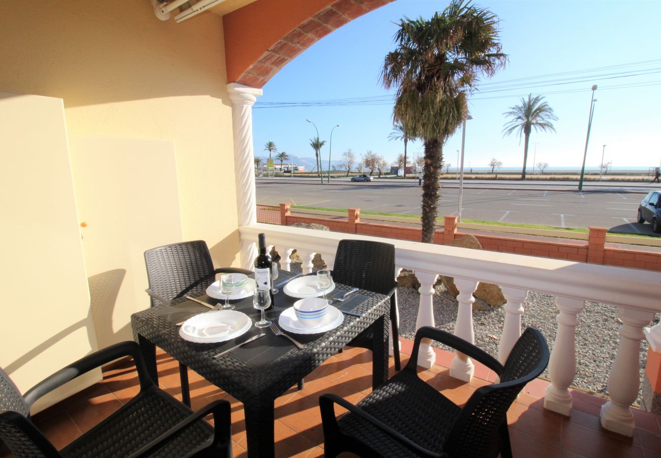 Apartment in Empuriabrava - 0017-BAHIA Apartment in front of the beach with wifi