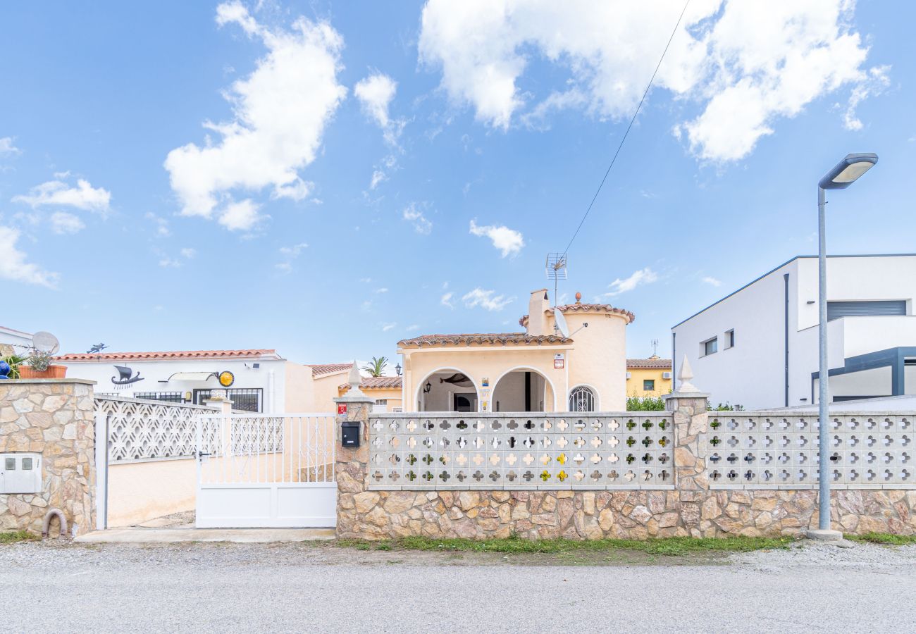 Villa in Empuriabrava - 0079-ALBERES House with pool