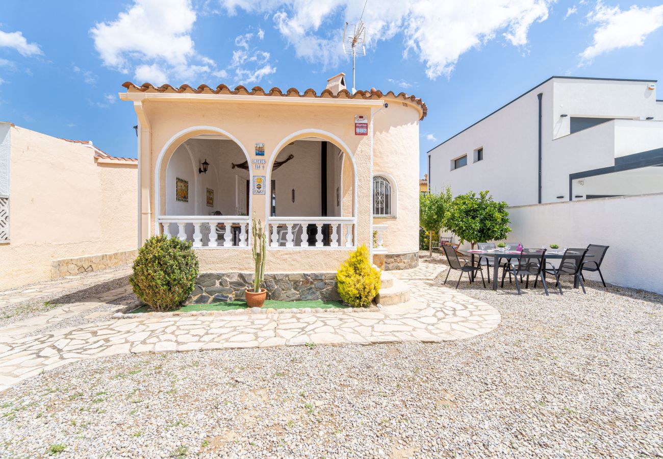 Villa in Empuriabrava - 0079-ALBERES House with pool