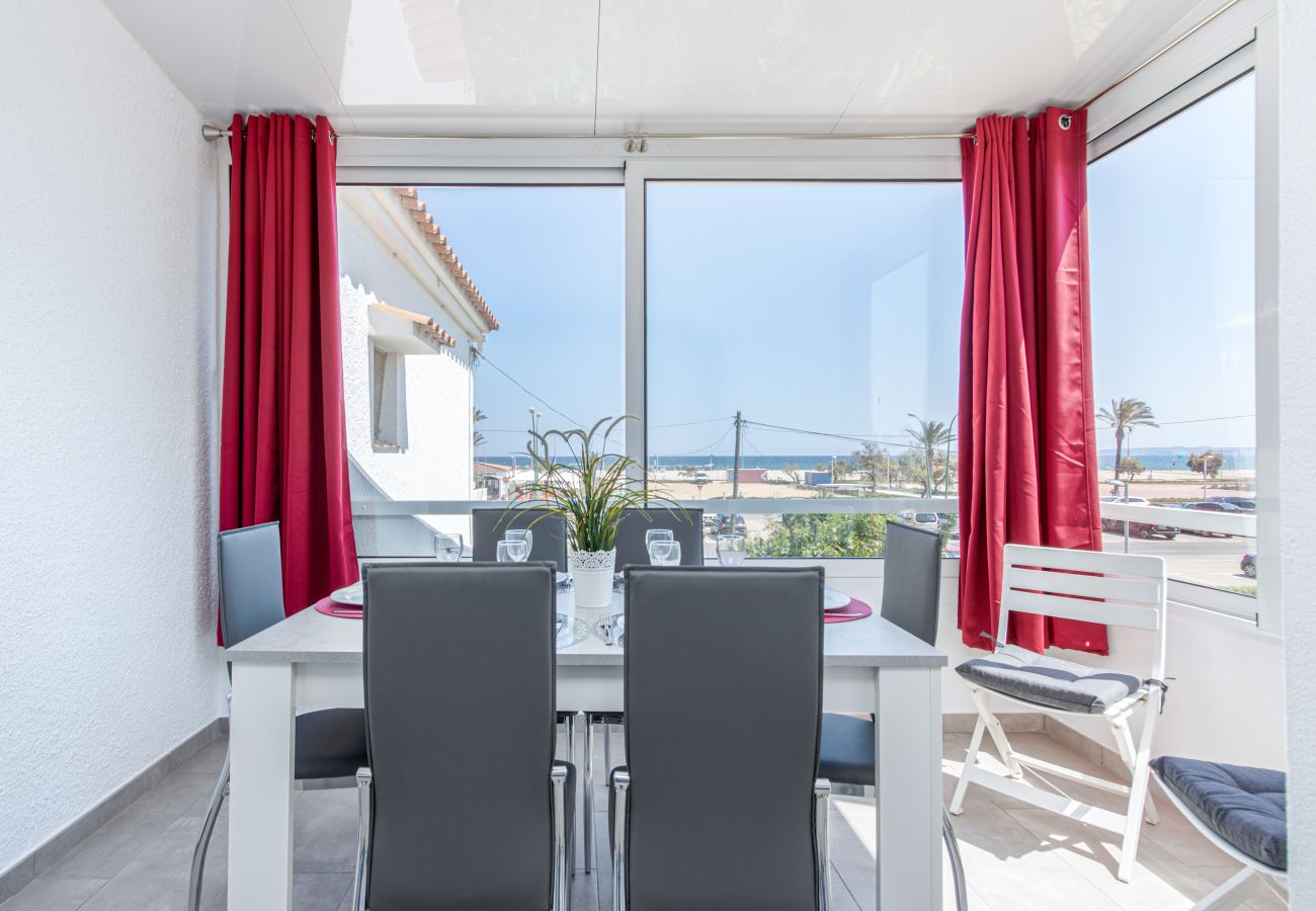 Apartment in Empuriabrava - 0014-BAHIA Apartment in front of the beach with wifi