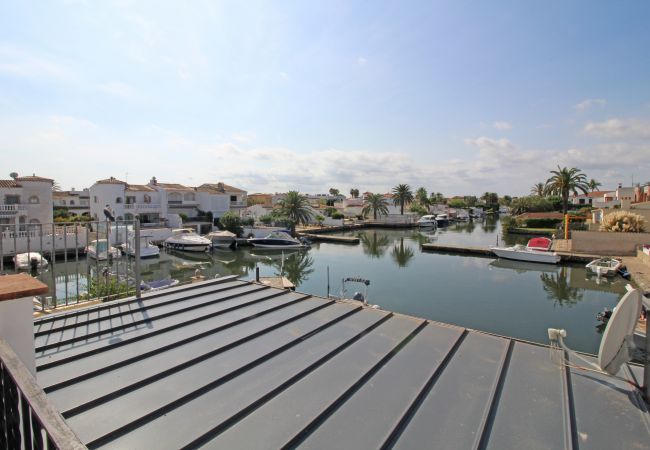 Apartment in Empuriabrava - 0169-PORT SEGRE Apartment with canal view