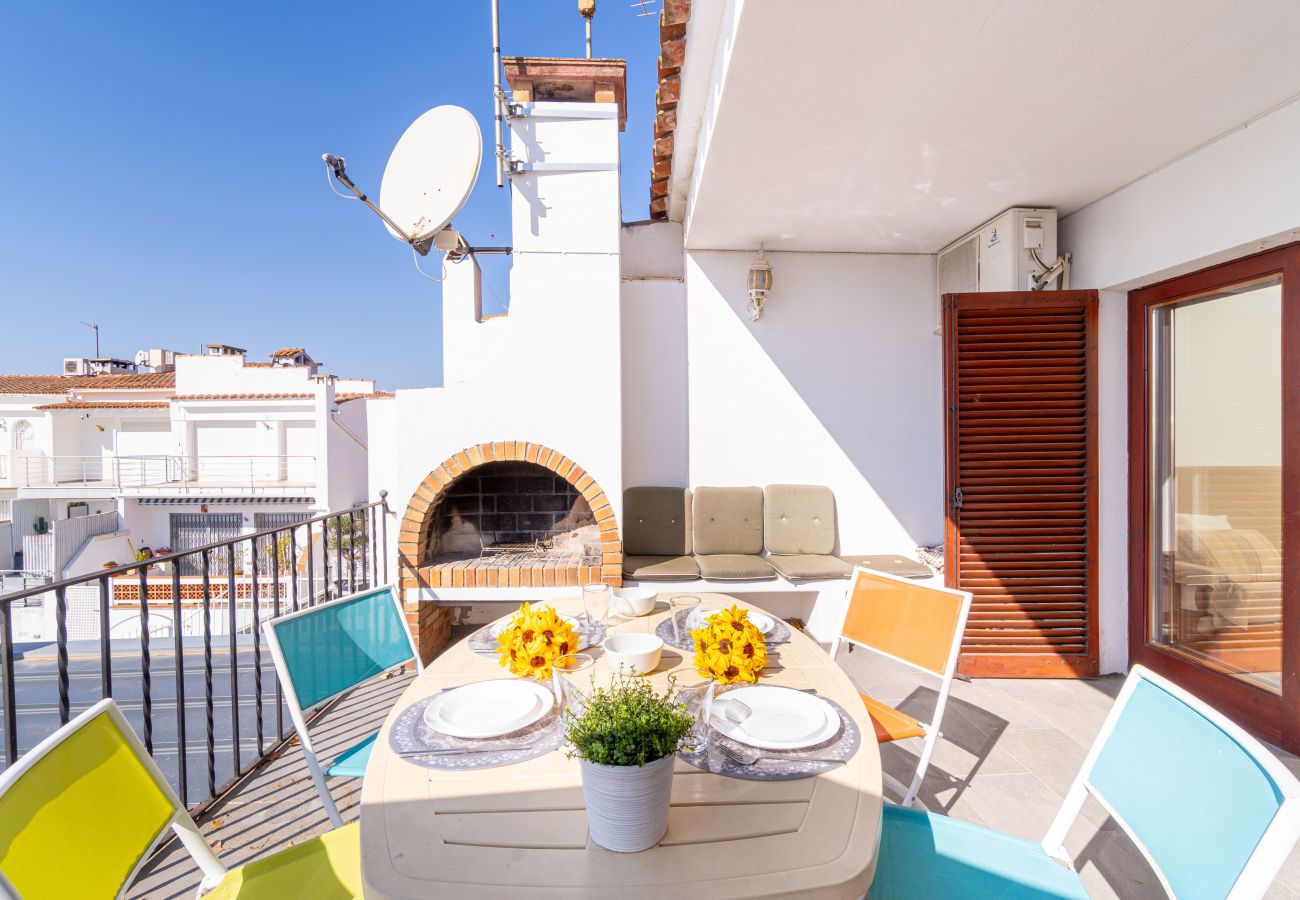 Apartment in Empuriabrava - 0169-PORT SEGRE Apartment with canal view