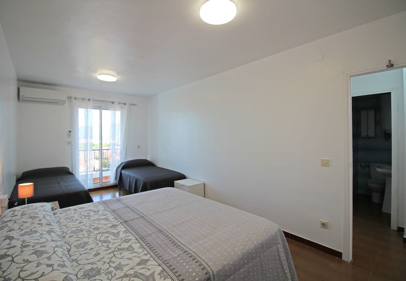 Apartment in Empuriabrava - 0186-SAN LUIS Apartment with seaview