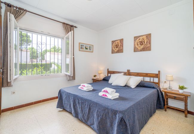 Villa in Empuriabrava - 0119-MONTSENY House with studio Villa in Empuriabrava - 0119-MONTSENY House with studio