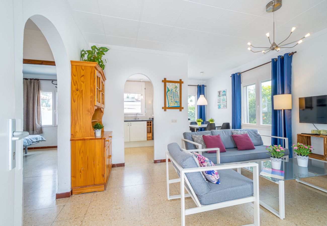 Villa in Empuriabrava - 0119-MONTSENY House with studio